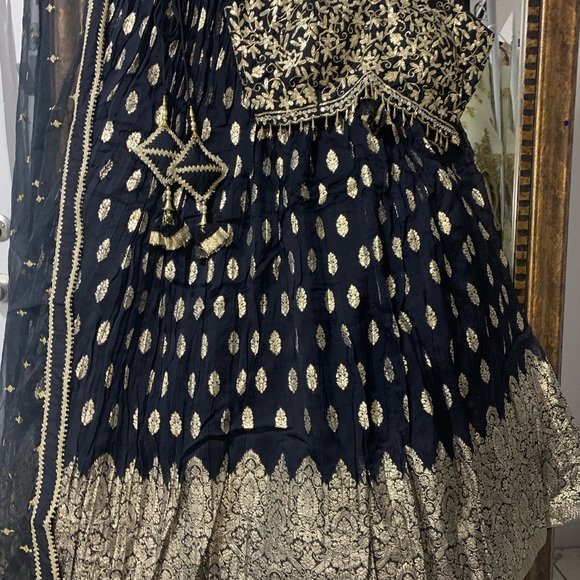 Silk lengha in size 38 - Picture 8 of 8